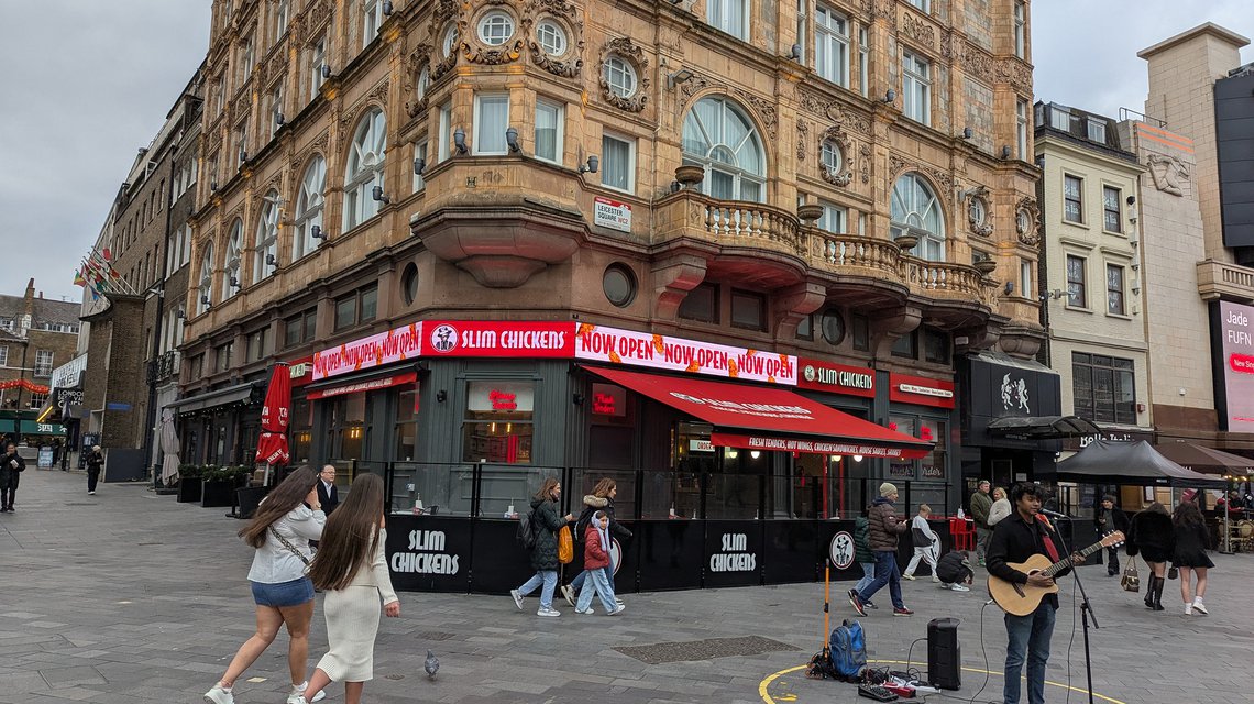 24091 Victory House Money Shot 2280 X 1280