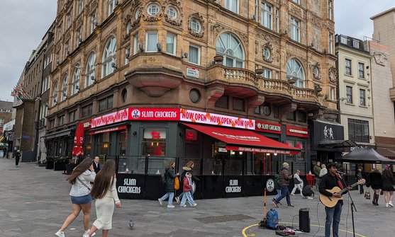 24091 Victory House Money Shot 2280 X 1280